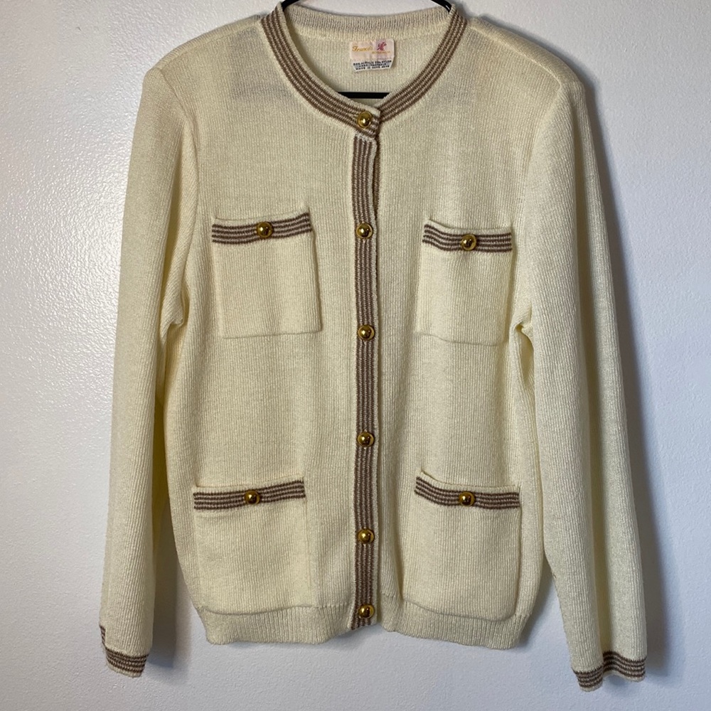 Vintage women’s gold button cardigan cream for pocket long sleeve or winter wear